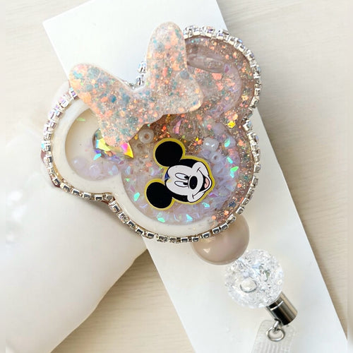 Mouse shaker badge
