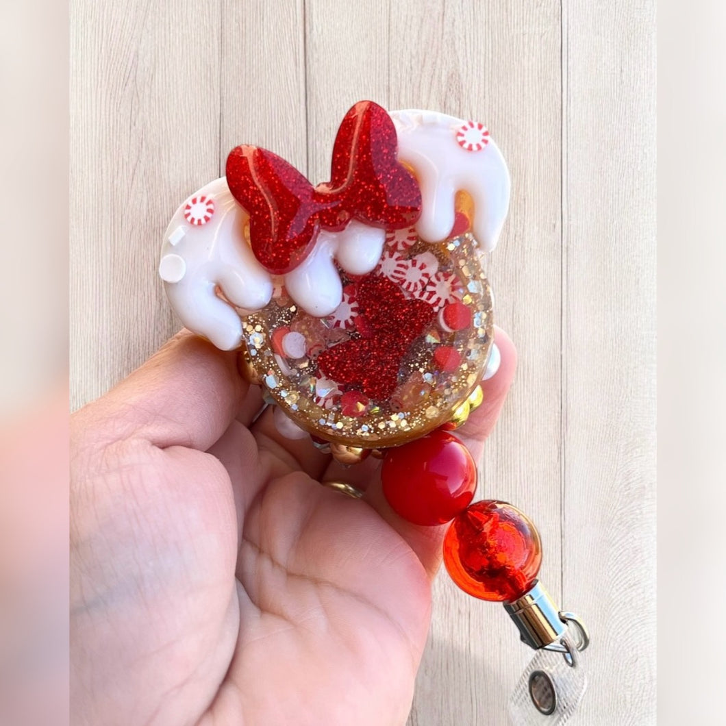 Shaker badge reel