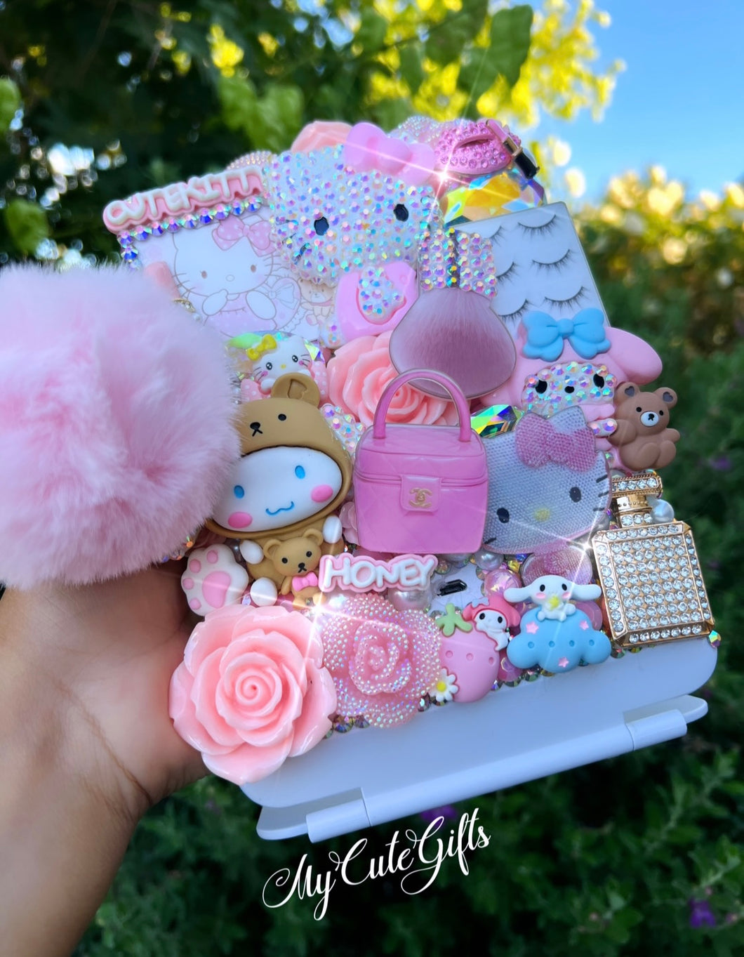 Kitty and friends makeup compact
