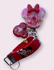 Badge reel shaker