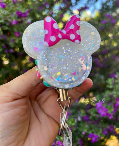 Badge reel shaker