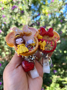 Badge reel shaker