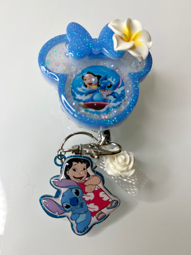 Badge reel shaker