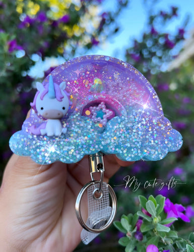 Badge reel shaker