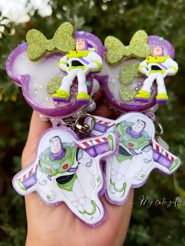 Buzz badge reel shaker