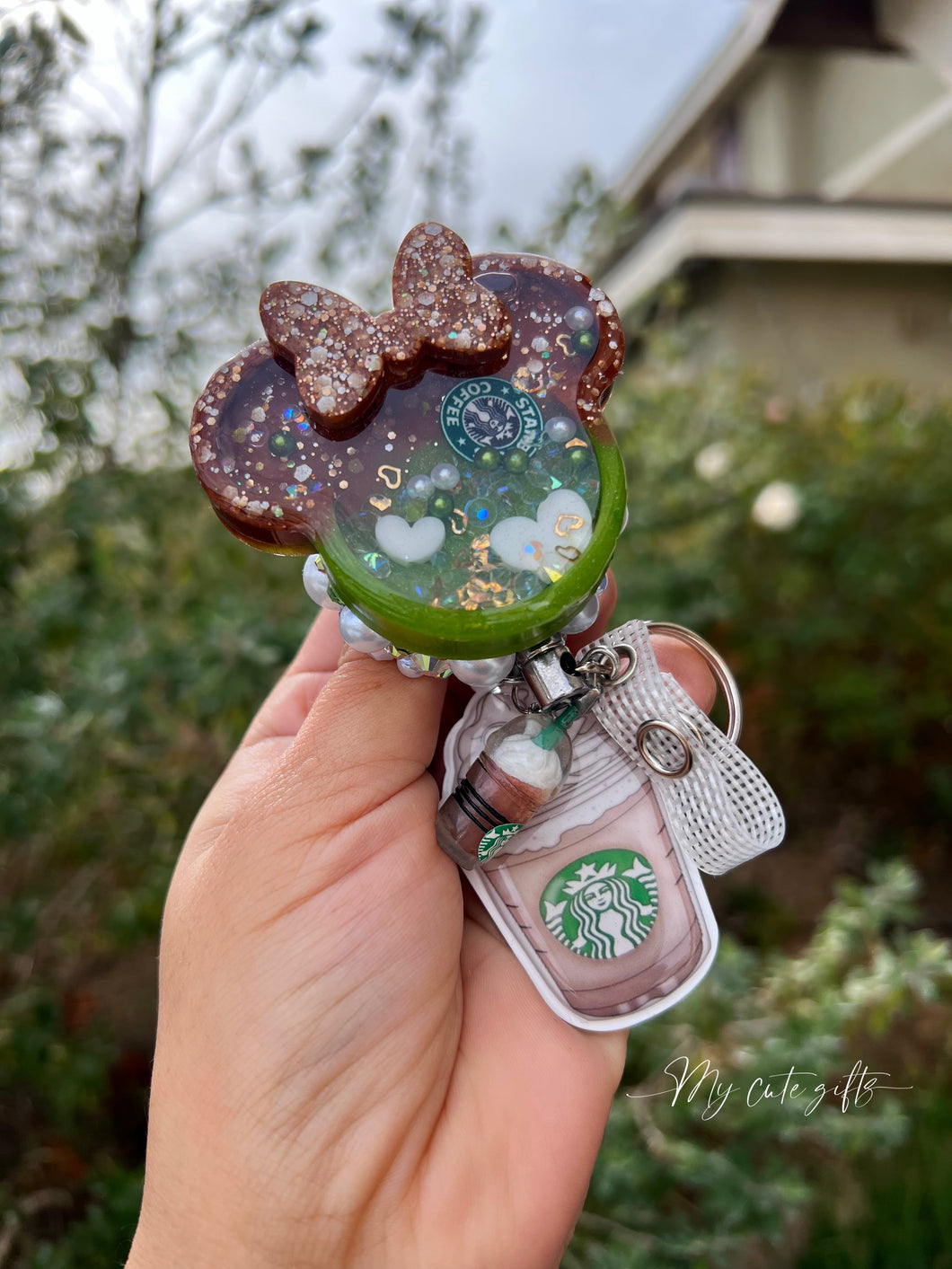 Badge reel shaker