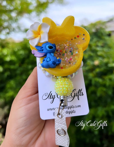 Badge reel shaker