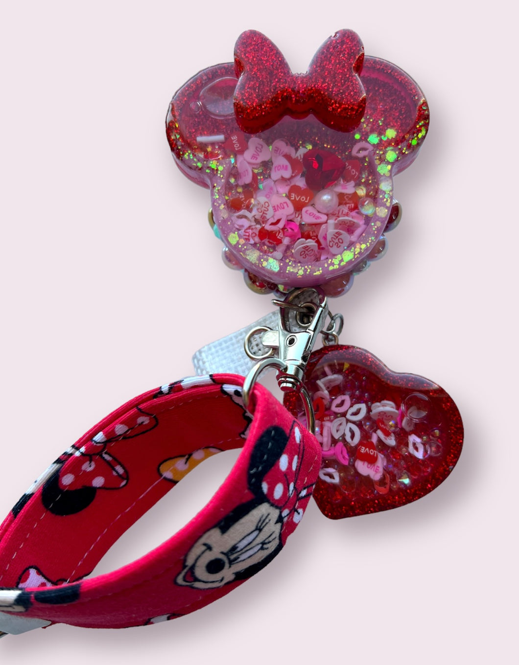 Badge reel shaker