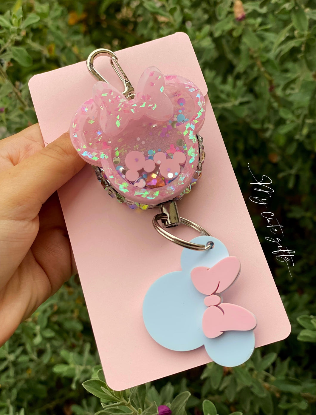 Large badge reel shaker